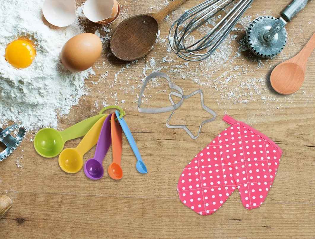 Kockset för Barn – Förkläde, Kockmössa, Grytvante & Köksredskap