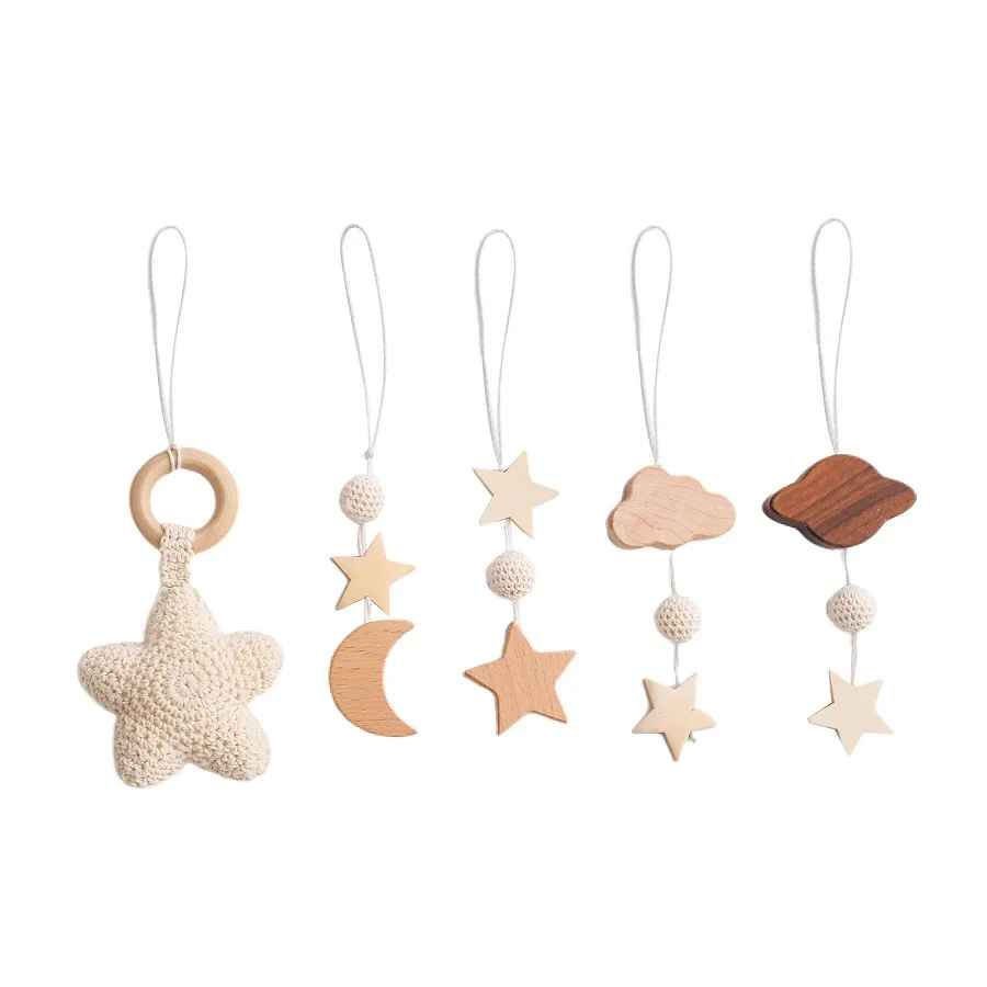 Mjuka Hängleksaker till Babygym – Söta Bin, Moln och Stjärnor i Trä & Textil