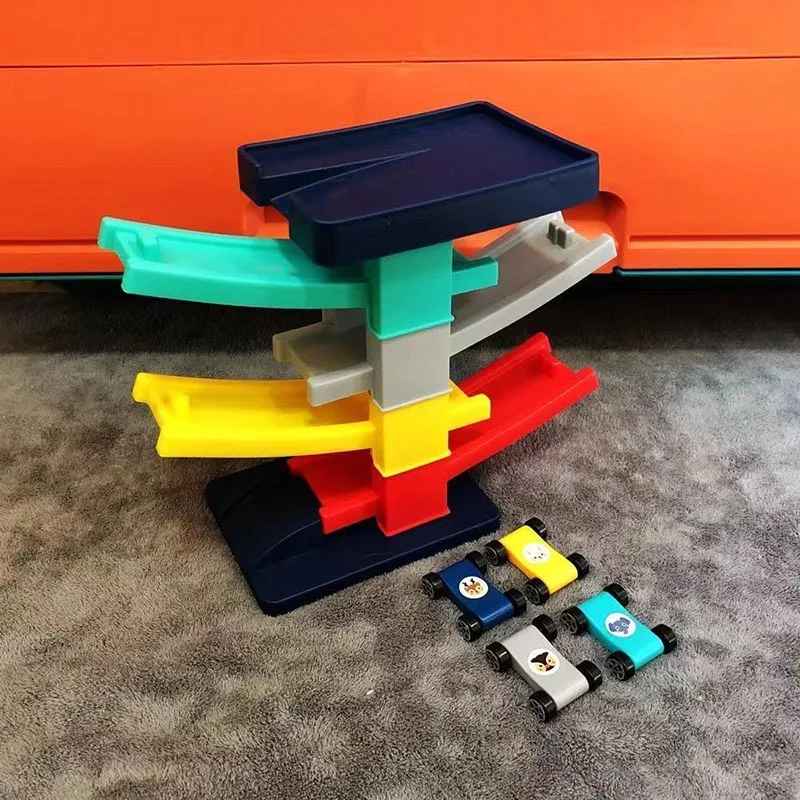 Montessori bilbana för barn – färgglad flervånings glidbana med miniatyrbilar