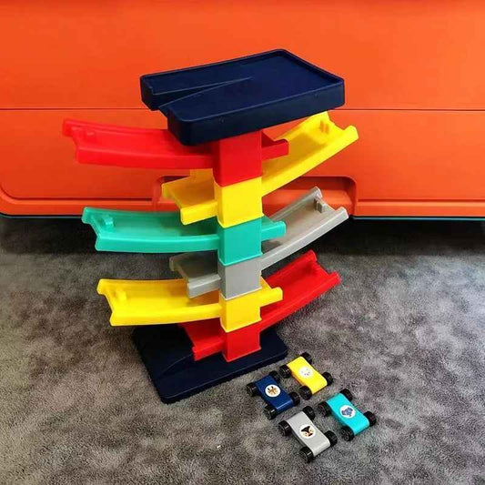 Montessori bilbana för barn – färgglad flervånings glidbana med miniatyrbilar