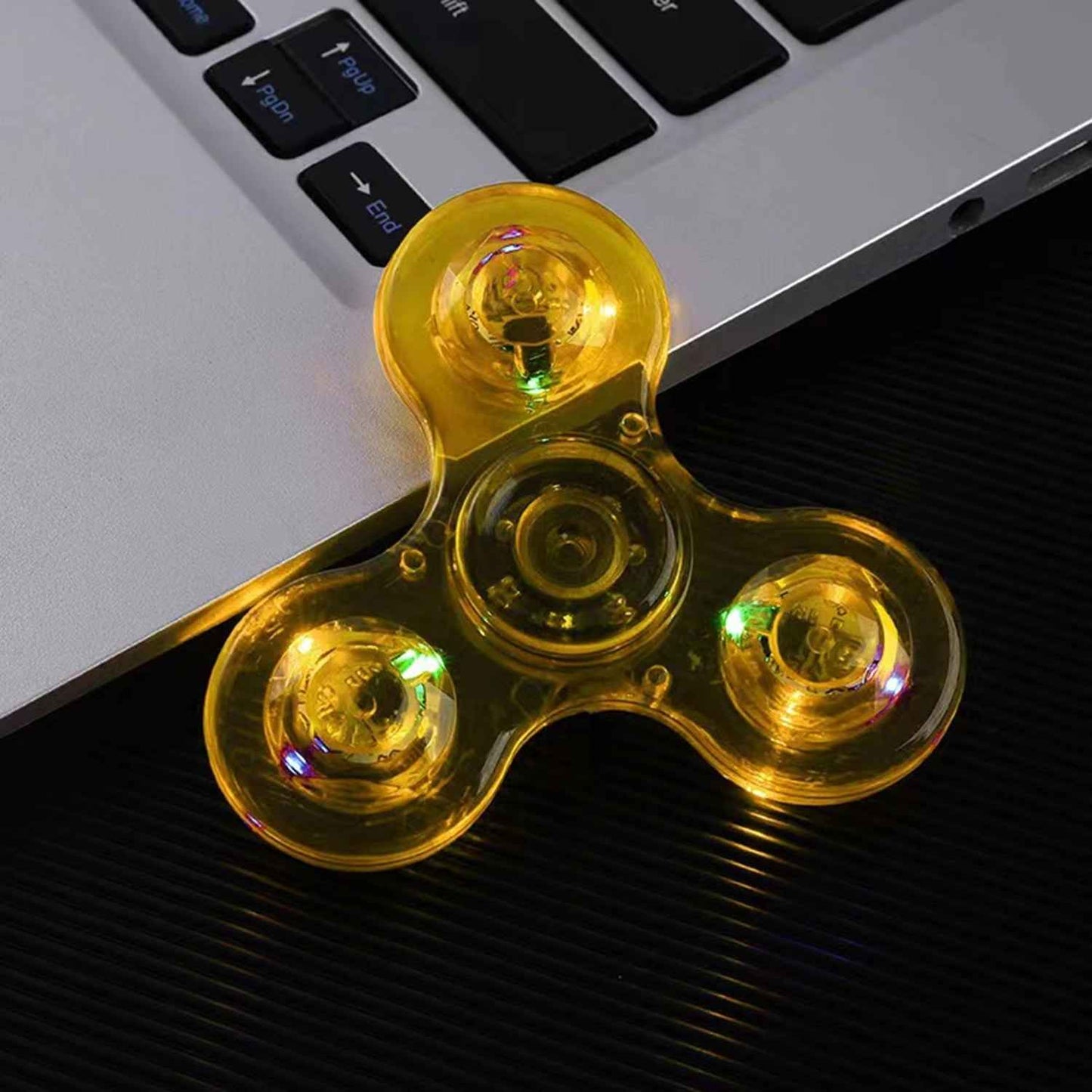 LED Finger Spinner – färgglad snurrleksak med ljus