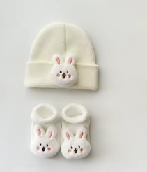 Babyset med Mössa och Strumpor