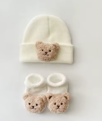 Babyset med Mössa och Strumpor